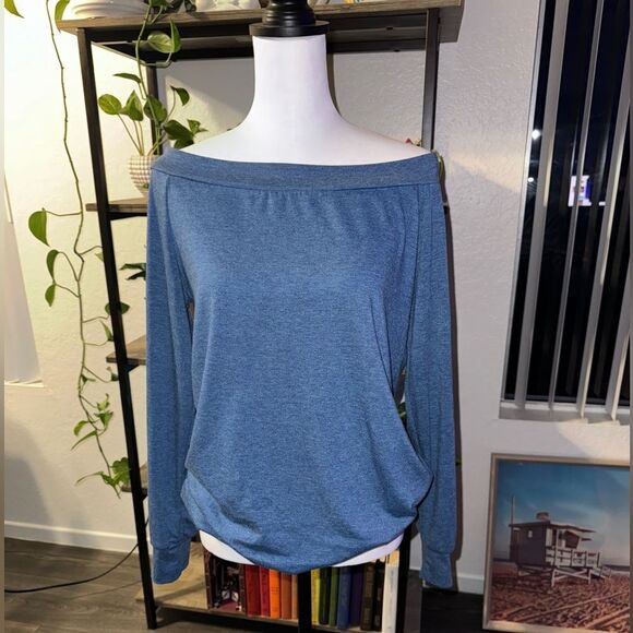 Brand new super cute oversized size small soft fabric top - Picture 3 of 7